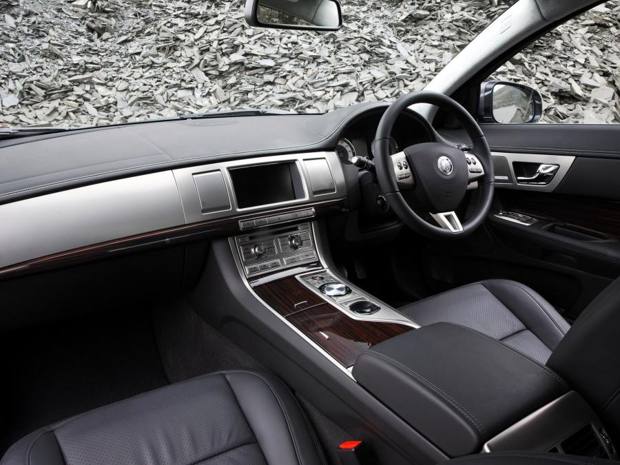  Jaguar XF Diesel S 2009 года  (фото 2 из 82)